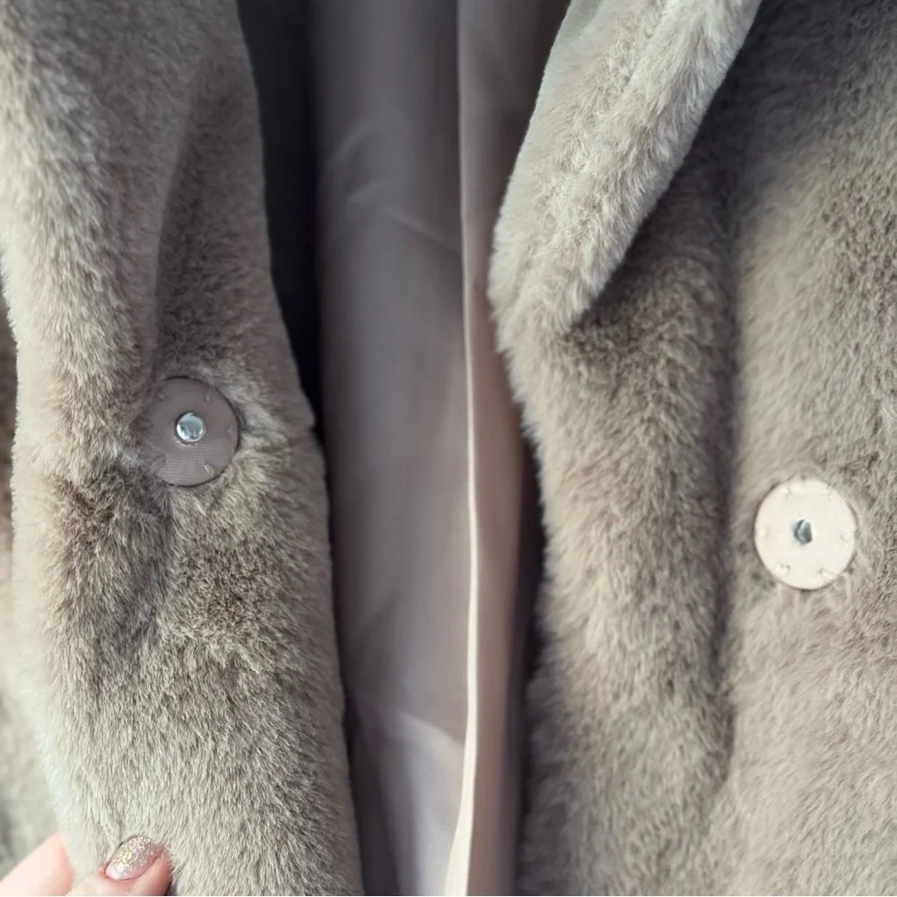 🧋NWOT Z SUPPLY COZY SUPER SOFT BEIGE NEUTRAL JEWEL FAUX FUR COAT - Picture 10 of 12